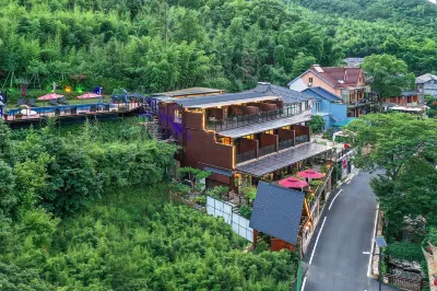 Xuxia Hot Spring Resort Meisu (Moganshan International Tourism Resort) Hôtels à proximité de : Hall of Heavenly Kings (East to Deqing Highway Management Section Wukang Highway Management Station)