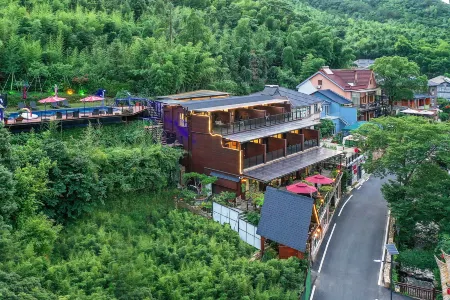 Xuxia Hot Spring Resort Meisu (Moganshan International Tourism Resort) Отели рядом с достопримечательностью «Yu Village Cultural Market»