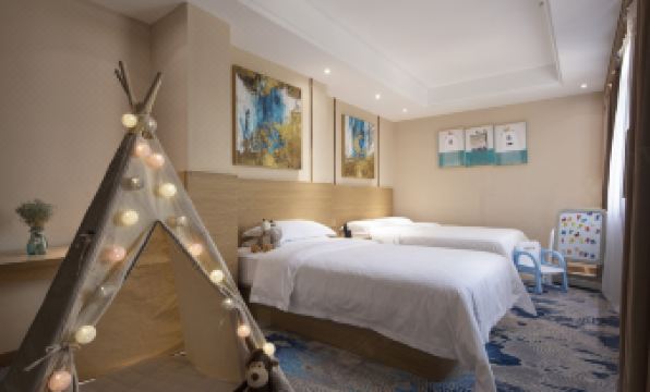 T-Social Hotel (Yuexiu International Conference Center Guangzhou Railway Station Subway Station)