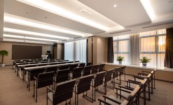 Atour Hotel Jinyin Lake Wuhan - Housity