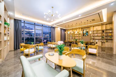 Qianjing Hotel Hotels in Tongren City Center