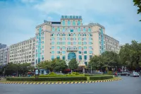 Jiayan Hotel (Maoming High-speed Railway Station) Hotels near Huifeng Plaza