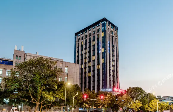 全季酒店(上海松江運動中心地鐵站店)