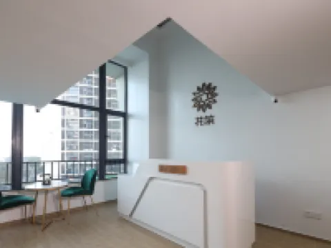 Floral Hotel·Haikou Cloud Haiyi Seascape Hotel (Wanluyuan Haikou Bay Store) Hotels near Holiday Beach