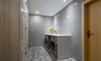 Floral Hotel·Nanjing Huakang Hotel (Nanjing Ming Palace Subway Station Branch)