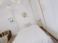 洛阳桃子味的白白公寓 - 时光一室大床房