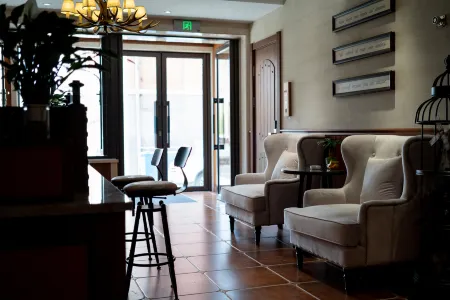 Yake Town Holiday Hotel (Dehui Branch) Отели в г. Дехуэй