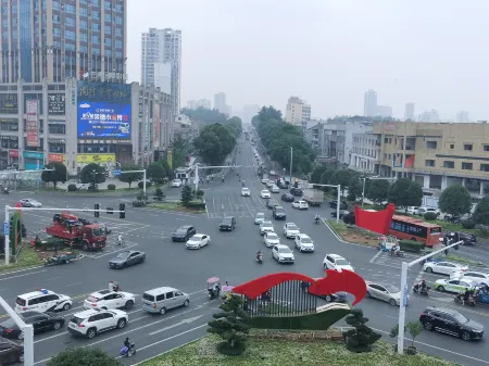Jiuguang Dingsheng Hotel (Changde Qiaonan Market Jiuguang) Отели рядом с достопримечательностью «Hunan Institute of Applied Technology (West Campus)»