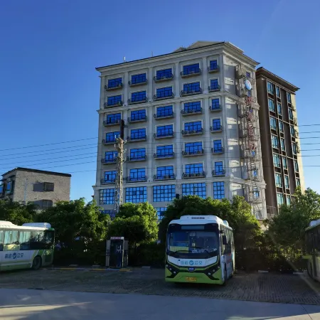 Yuehai Holiday Hotel