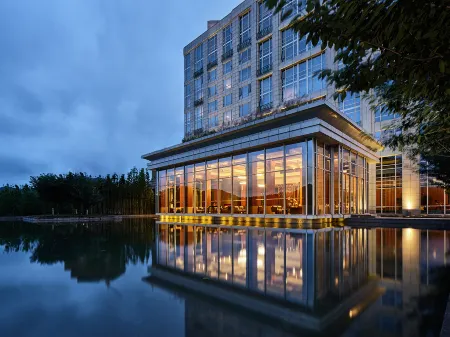 HUALUXE Ningbo Harbor City by IHG