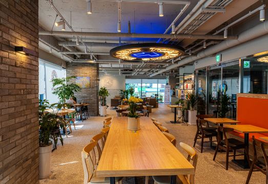 골든플래닛 호텔의 세련된 로비나 외부 전경