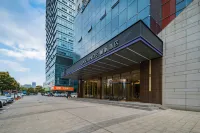 Lavande Hotel (Nanjing South Railway Station Jiulong Lake Subway Station) Hotels near asics