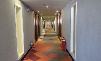 Borman Hotel (Guangzhou Baiyun Railway Station Sanyuanli Avenue Branch) - Housity