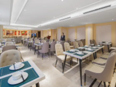 Vienna Hotel (Kaifeng Lankao Jiao Yulu Memorial Park) Hotels in Lankao