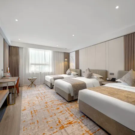 Chonpines Hotel (Daqing West Railway Station Wanda Plaza Branch)