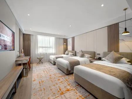 Chonpines Hotel (Daqing West Railway Station Wanda Plaza Branch)