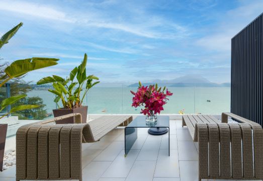 Sea view villa at the end of the field의 외관 및 테라스 전경