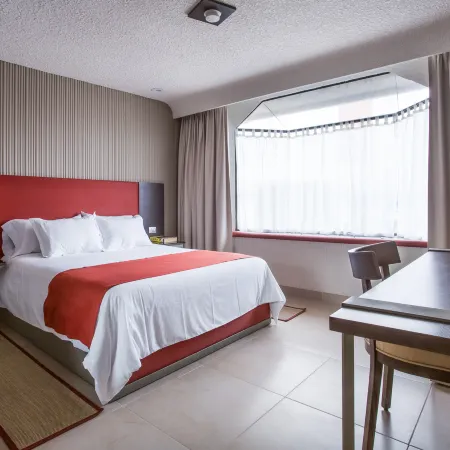 Hotel Puente Real