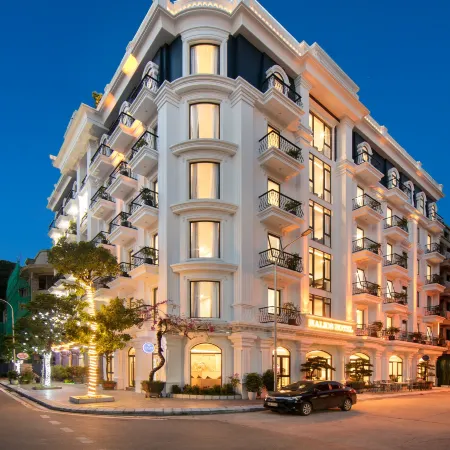 Halios Luxury Halong Hotel Отели рядом с достопримечательностью «Бухта Халонг»