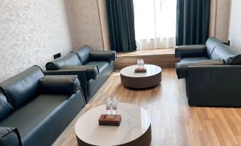 Qingdao Luoxiang Hotel (Qingdao Hongdao Hi-tech Zone Convention and Exhibition Center Branch)