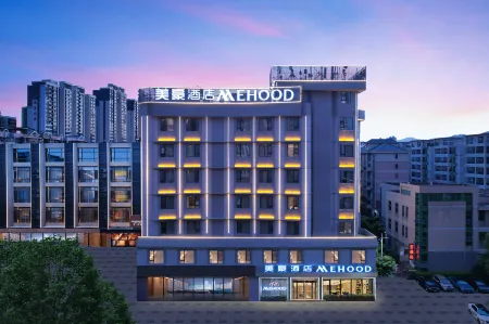 Mehood Hotel (Zhaoqing Qixingyan Xinghu Scenic Area Branch) Отели рядом с достопримечательностью «Qixingyan Archway Square»
