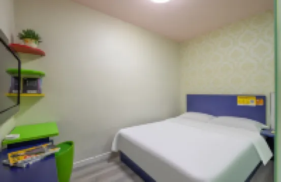 Huayi Hotel (Yantai Yuhuangding South Street)