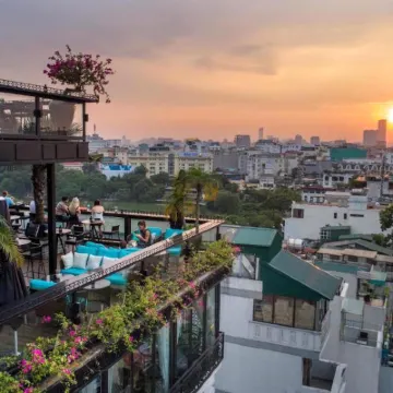 La Sinfonia Majesty Hotel and Spa Hotels near Pho Co