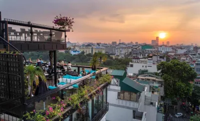 La Sinfonia Majesty Hotel and Spa  Các khách sạn gần Shop Ngọc Mai - Hàng hiệu sale off Mỹ, Pháp, Nhật