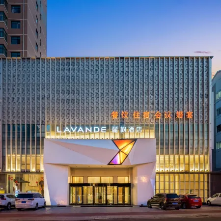 Lavande Hotel Отели рядом с достопримечательностью «Центральная кровавая станция Чжан Цзякоу»