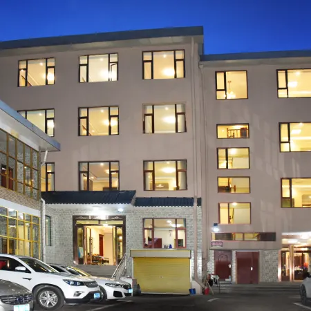 Luqulangmusi Zhongyuan Holiday Hotel