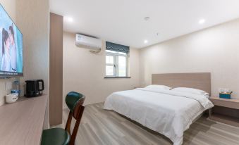 Yining Serviced Apartment (Ningbo Tianyi Square Drum Tower)