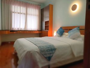 Moshang Huakai Homestay