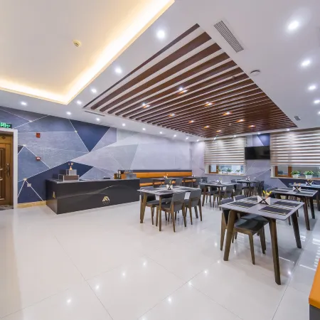 Aifeel Hotel (Baicheng Railway Station Pedestrian Street)