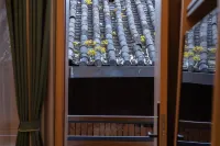 Huaxu Inn (Lijiang Ancient City Sifang Street Branch) Hotels near Square Market