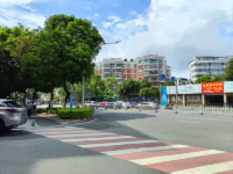 Huabin Preferred Apartment (Jiangmen Open University Branch)