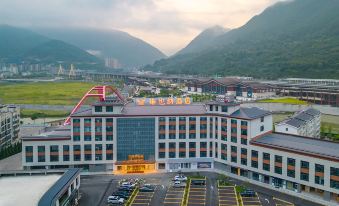 Vienna Hotel(Xingshan High Speed Rail Station Store)