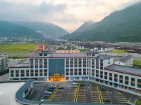 Vienna Hotel（Xingshan High Speed Rail Station Store）