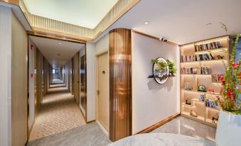 Yiting Hotel (Lujiazui Century Avenue Subway Station Branch)