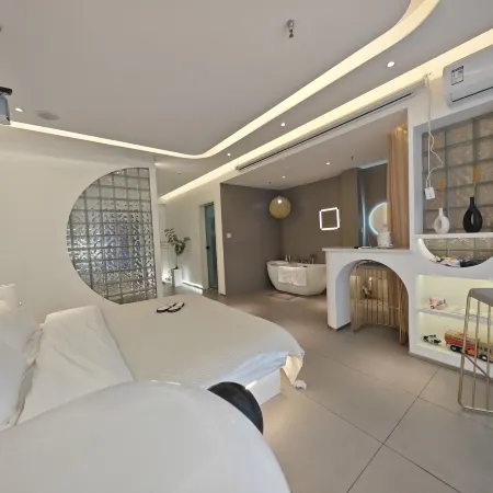 Yiyue Hotel (Lanzhou High-Speed Railway West Station Zhongtianjian Square)