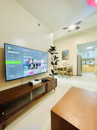 Thompson Suites BGC (One Uptown Residences) Отели рядом с достопримечательностью «Citi Plaza»