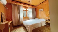 Zhaoyeqing Homestay (Zhaoxing Dongzhai) - pemandangan pegunungan