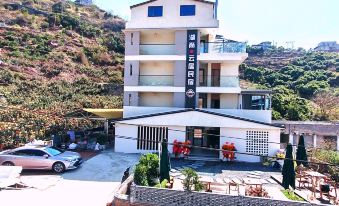 Hanyuan Hushang Yunju Homestay