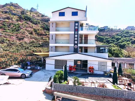 Hanyuan Hushang Yunju Homestay Отели рядом с достопримечательностью «Hanyuan Lake Wetland Park - Campsite»