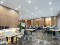 Xiyi Hotel (Entrance Store of Wudang Mountain Scenic Area) Hotels in Danjiangkou
