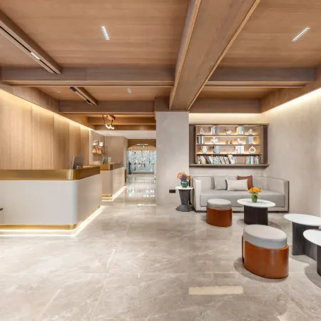 Dingshe Hotel (Yongqingfang, Shamian Island, Guangzhou) Отели рядом с достопримечательностью «Залив Литчи»