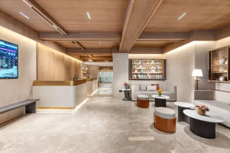 Dingshe Hotel (Yongqingfang, Shamian Island, Guangzhou) Отели рядом с достопримечательностью «Bai'etan River View»