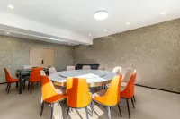 Heyizhige Hotel (Kelamayi West Ring Road)