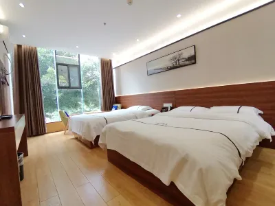 Green Hotel (Xingyiyilong New Area Branch) Hotels in Xingyi Railway Station