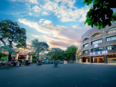 Hansi Xihu Hotel (Chaozhou Ancient City Paifang Street) Hotels near Chaozhou People's Square