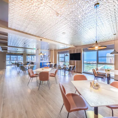 Rizhao wanpingkou Dongyi town sea view Atour Hotel